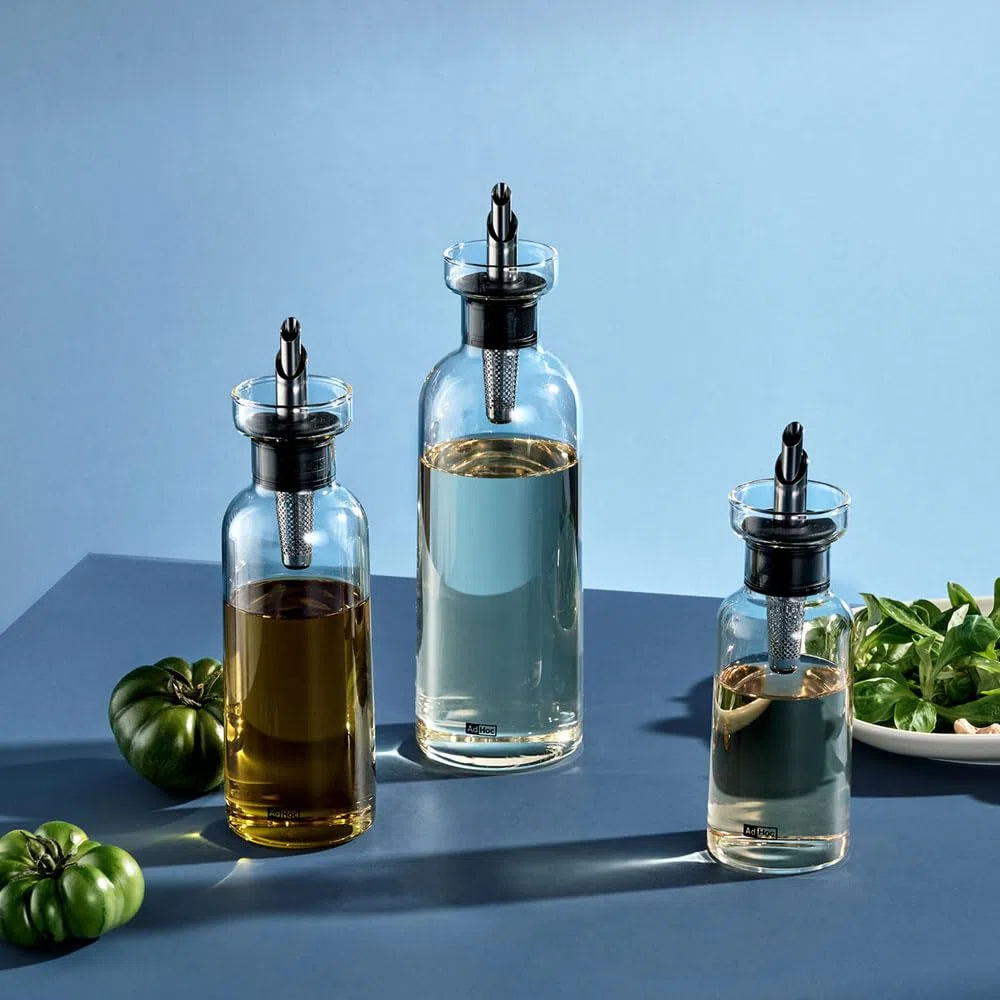 AdHoc BZ82 Set Ölspender oder Essigspender AromaPour aus Glas | elegante Olivenölflasche mit Ausgießer aus Edelstahl | ideal auch für Kürbiskern-Öl oder Essig | luftdicht, 500 ml