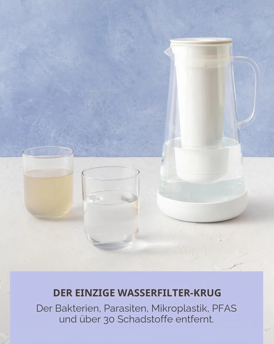 LifeStraw Home Wasserfilter-Kanne aus Glas mit Silikonbasis; Bietet Schutz vor Bakterien, Parasiten, Mikroplastik, Blei, Quecksilber, PFAS und weiteren Chemikalien; 1,6 Liter, Stormy Blue (blau)