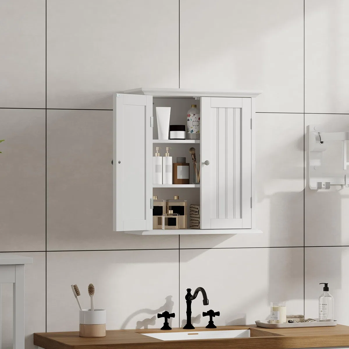 Badezimmer Schrank, Bad Schrank mit 2 verstellbaren Fachböden und Doppeltüren, modern Elegante Optik,Aufbewahrung über der Toilette für Familien, Weiß