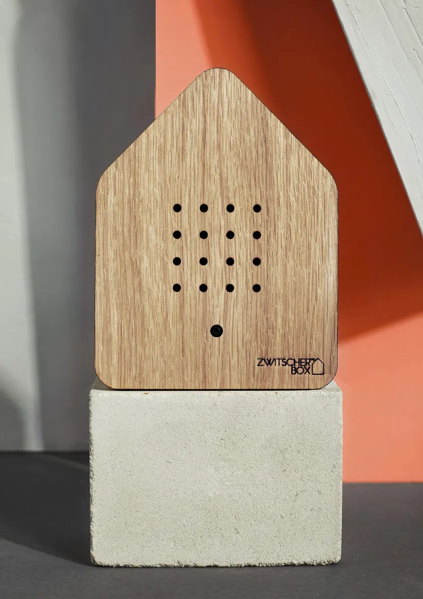 RELAXOUND Zwitscherbox DAS ORIGINAL (Oak, Eiche, Holz) Vogelgesang Naturgeräusche Waldatmosphäre Soundbox Vogelzwitschern Bewegungsmelder