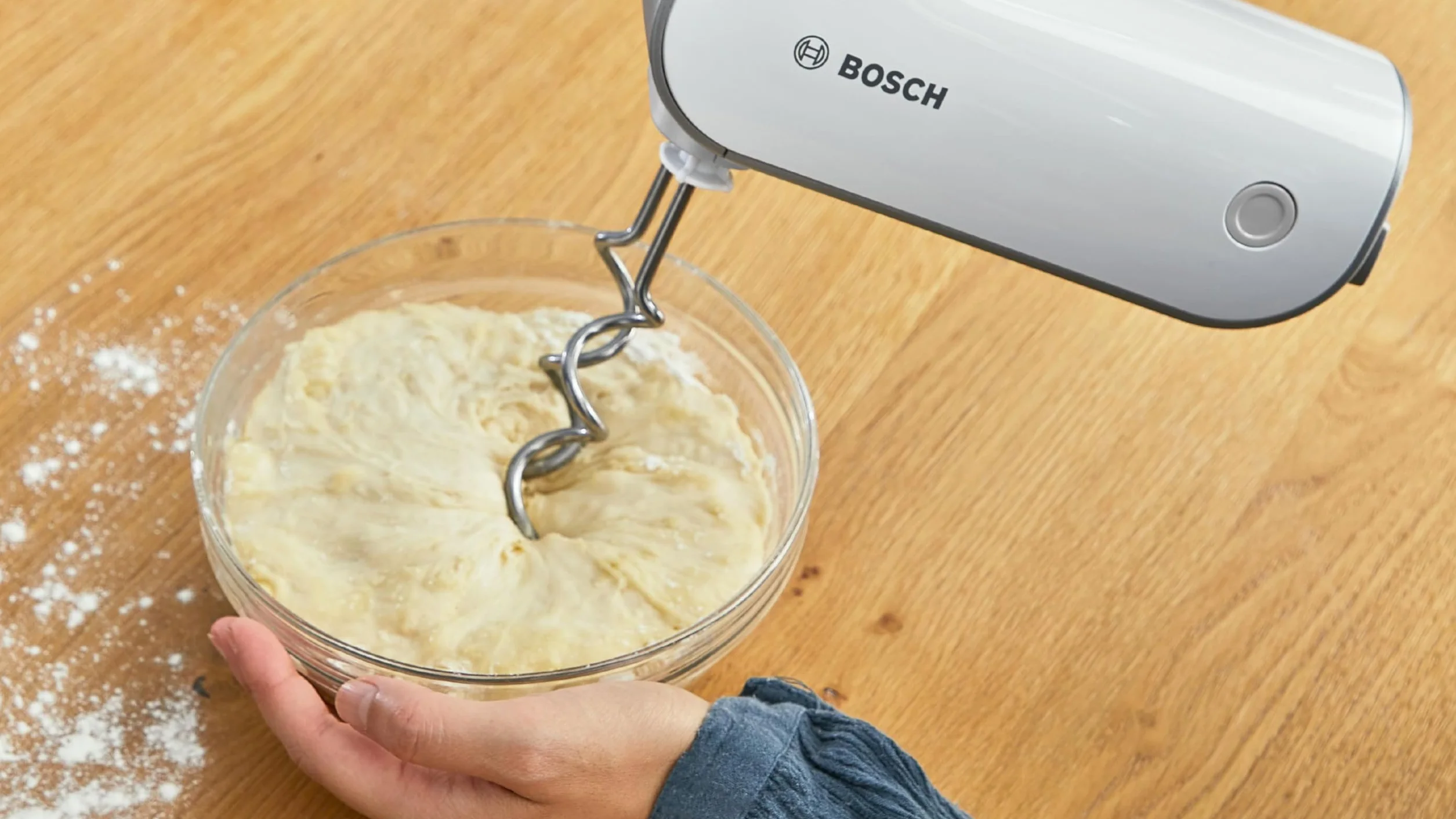 Bosch Handrührer Styline MFQ49300, 5 Stufen, 2 Edelstahl Rührbesen- und Knethaken, Spiralkabel, 850 W, weiß/dark silver