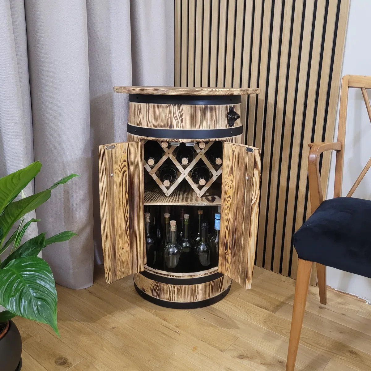 weeco Fassförmiger Schrank aus Kiefernholz mit Ablagefläche und Regal für 30–40 Flaschen – Rustikales Barregal mit Flaschenöffner und klappbarem Flaschenhalter, 80x55x44 cm, braun