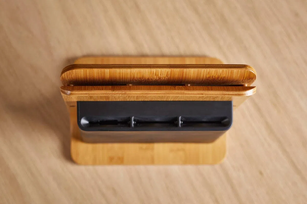 Fiskars Bambus Design-Messerblock mit 5 Messern, Functional Form, Inklusive Gemüsemesser, Tomatenmesser, Santoku Kochmesser, Kochmesser und Brotmesser, Bambus/Kunststoff, 1057552