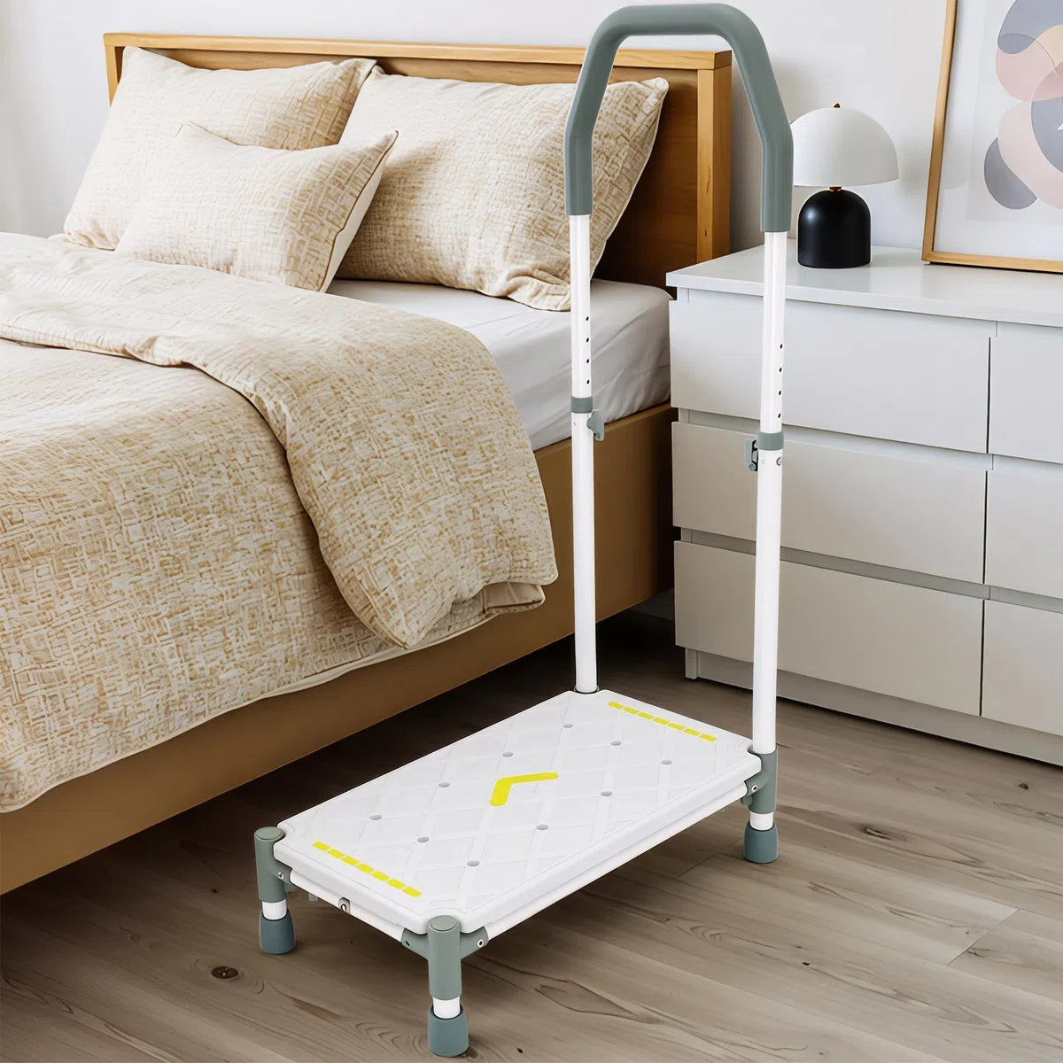 Tritthocker 55cm Trittfläche–Armlehnen höhenverstellbar,bis 225 kg,Nachtleuchtstreifen,rutschfest–Für hohe Betten Wohnmobile,Küche,Bad & Senioren (1-weiß​)