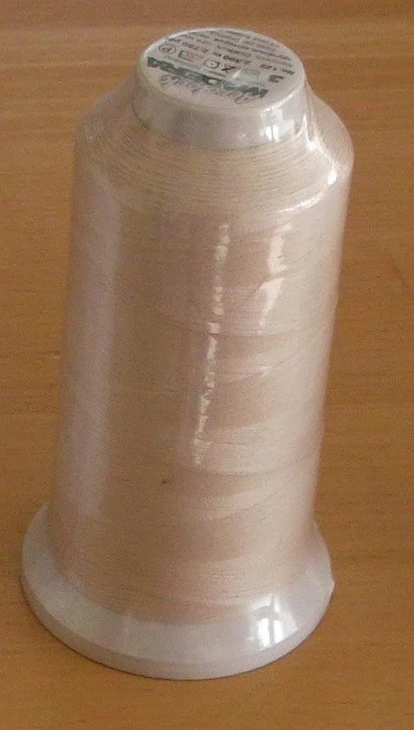 Madeira Aerolock 125 FARBE 8821 beige Overlockgarn 2500 Meter - 100% Polyester