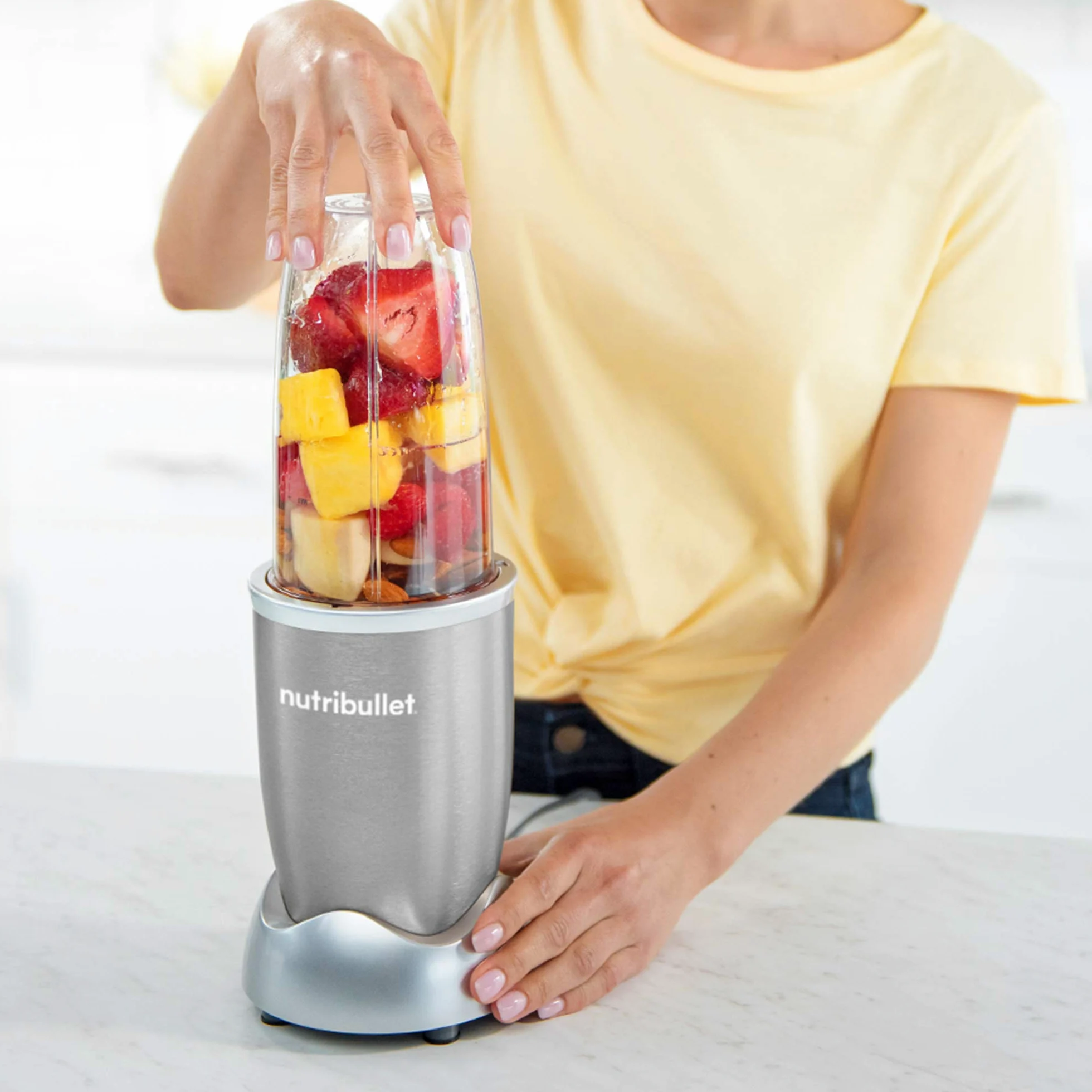 nutribullet Pro, 900 Watt Leistung, Einfach und schnell in der Anwendung, Kompakt, Leicht zu reinigen, Mit 700 ml Becher, Smoothiemixer, Smoothie Maker, Elektrischer Mixer, Silber, NB904S