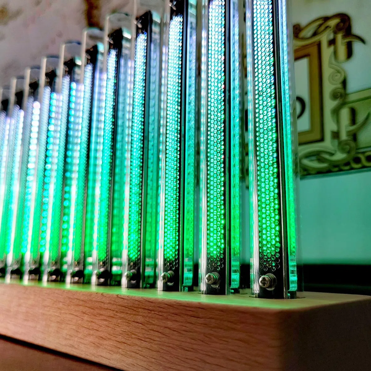 LED Nixie Uhr, Nixie Röhrenuhr Tube Clock, Musik Rhythmus Licht, Verschiedene Rhythmusstile, Einstellbare Helligkeit, Desktop Dekoration, Kreatives Geschenk zum Geburtstag Weihnachten