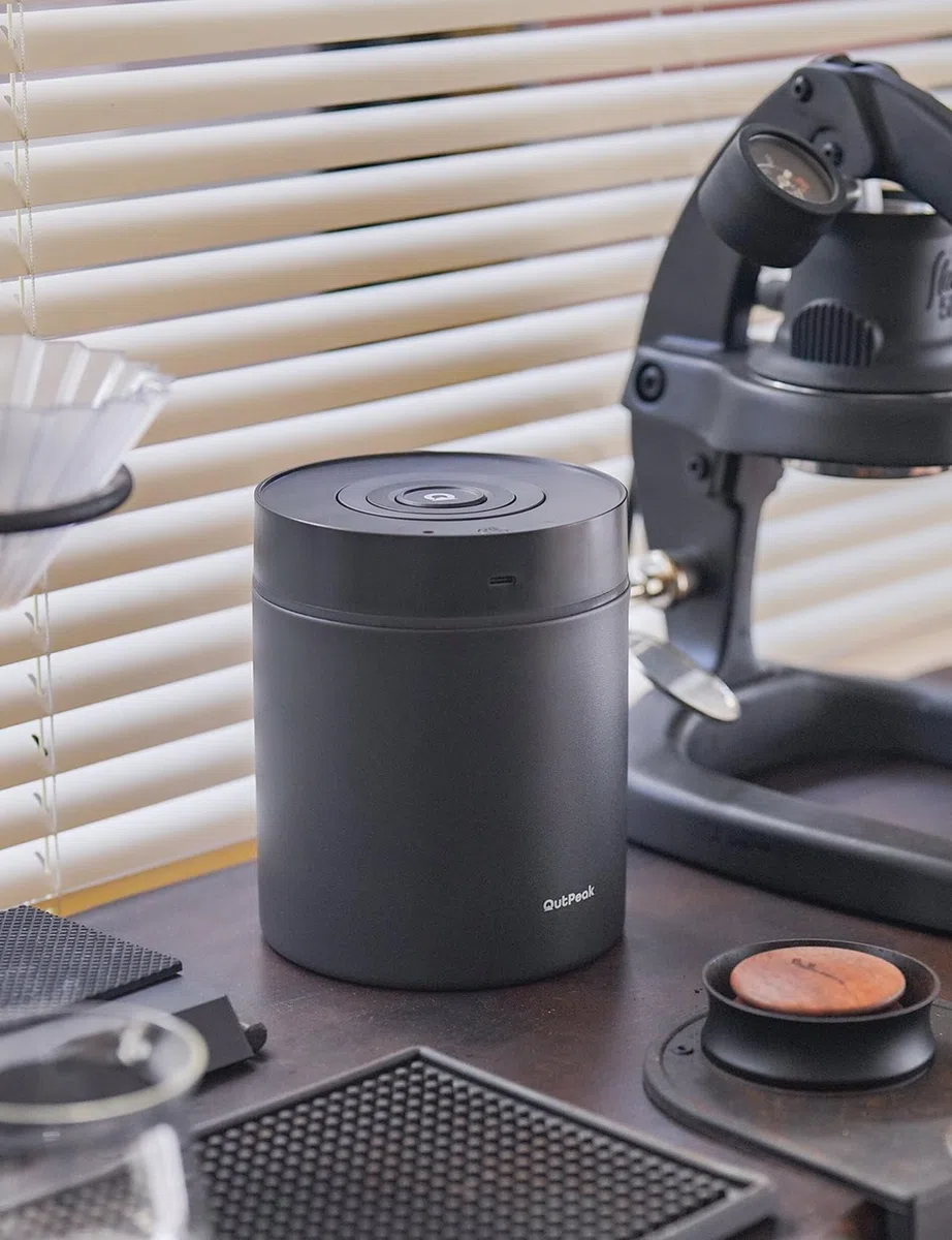 OUTPEAK Neo 2026 Kilo Auto-Vakuum-Kaffeedose, 1,5 l Fassungsvermögen für 500 ml Kaffeebohnen, Ein-Knopf-Bedienung, Edelstahl-Kaffee-Aufbewahrungsbehälter für Barista, Geschenke (groß, mattschwarz)